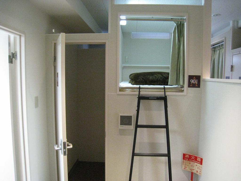 1 Night 1980 Asakusa Simple Hôtel capsule